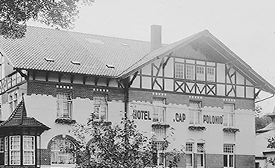Historical black-and-white photograph of the façade of the Hotel Cap Polonio. The façade bears the inscription “Hotel Cap Polonio”.